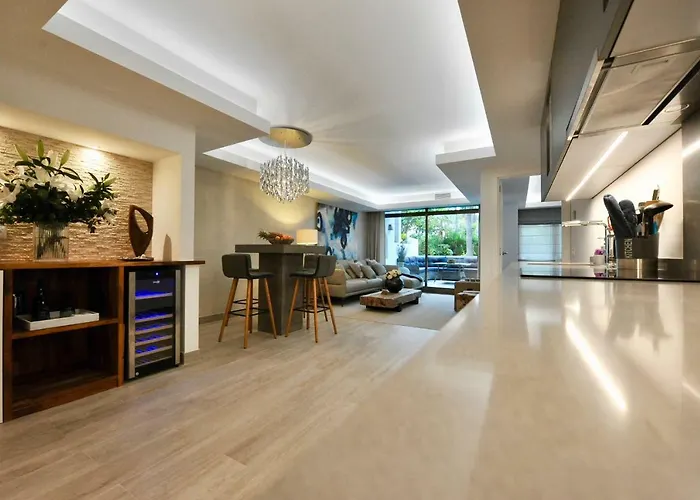 Luxury Apartment In La Isla, Puerto Banus
