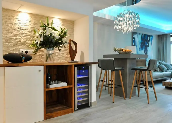 Luxury Apartment In La Isla, Puerto Banus